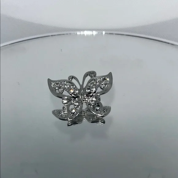 Elegant Silver Butterfly Brooch - Picture 3 of 3
